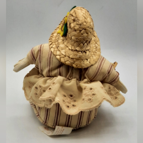 Vintage Russ Berrie & Co The Country Folks DARLA Duck Fabric Straw & Resin 5" - Picture 3 of 8